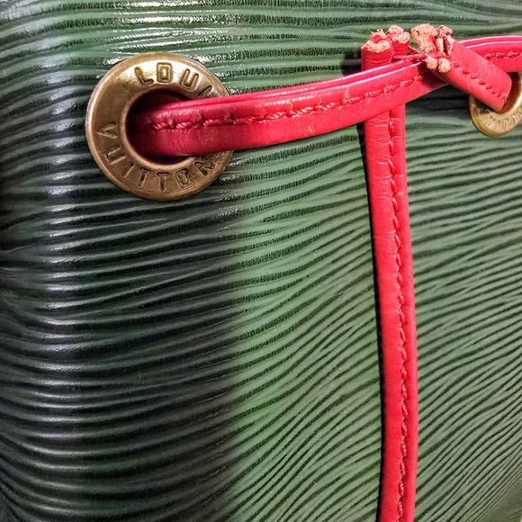 Gorgeous Louis Vuitton Epi Bi-Color Petit Noe Borneo Castillan Red - Picture 6 of 11